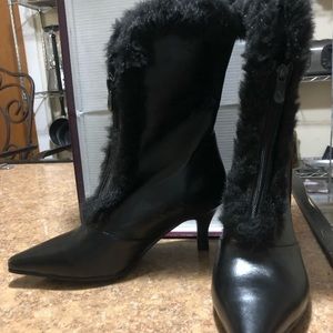Women Black boots lined / black faux fur. Size 7